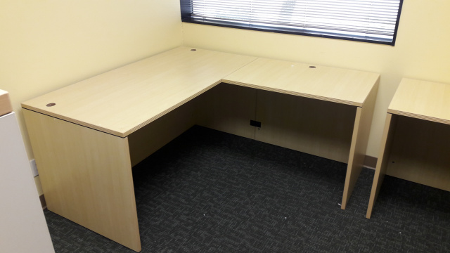 71 X78 Straight Front L Desk No Drawers