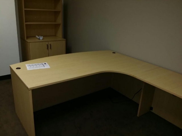 72 X78 Right Curved Bow L Desk No Drawers
