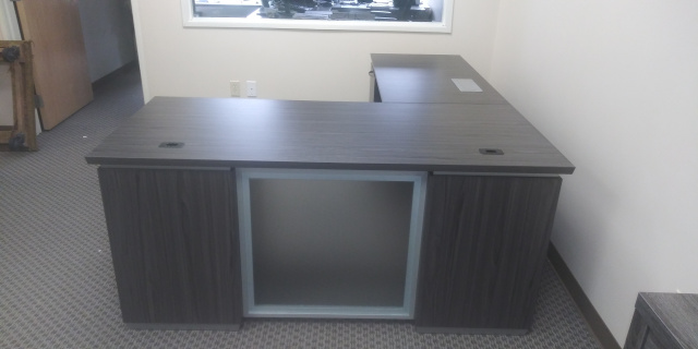 66"x78" Tuxedo Series L Desk with 2 Drawer File Unit & Glass Modesty
