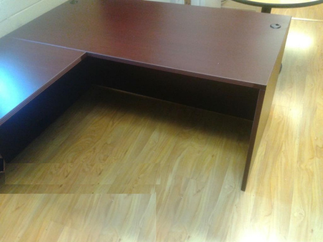 71"x78" Straight Front L Desk (no drawers)