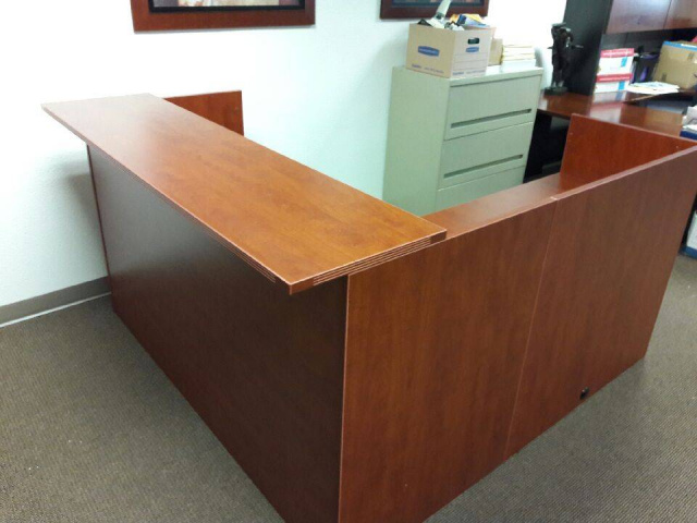 72"x72" Reception Desk Shell With Rectangular Transaction Top (no drawers)